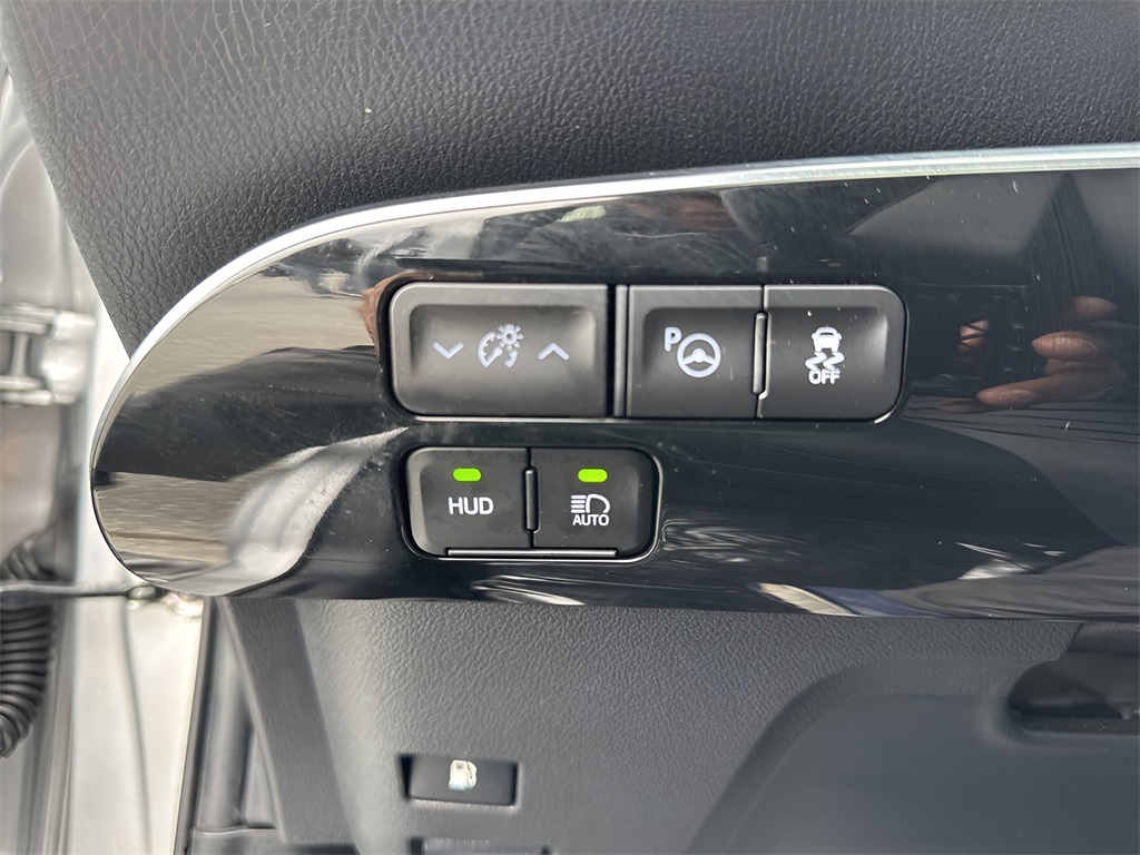 Vehicle image 26 of 36