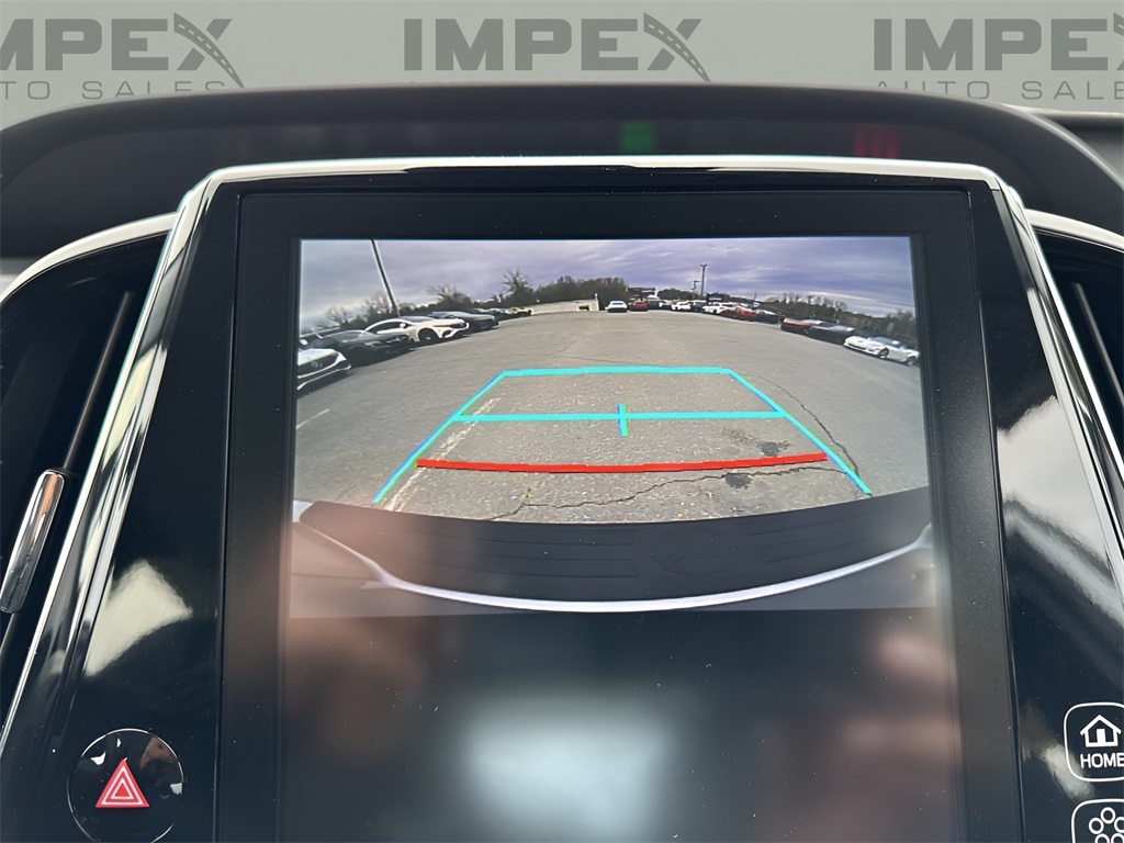 Vehicle image 21 of 36