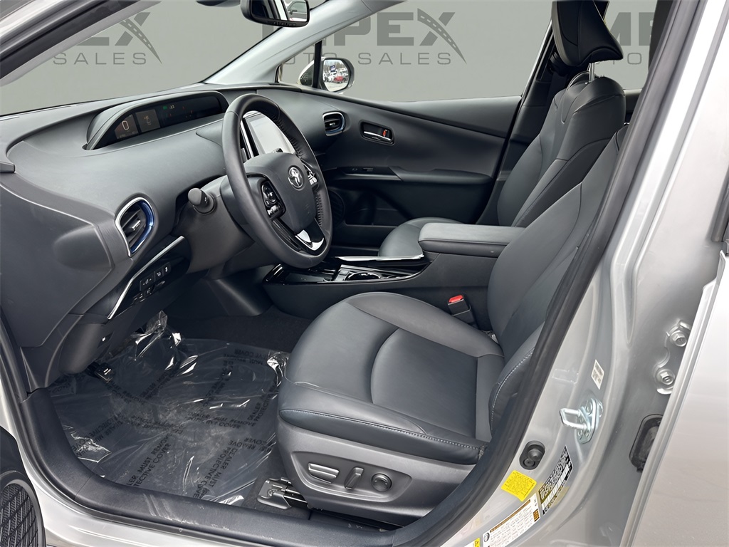 Vehicle image 32 of 36
