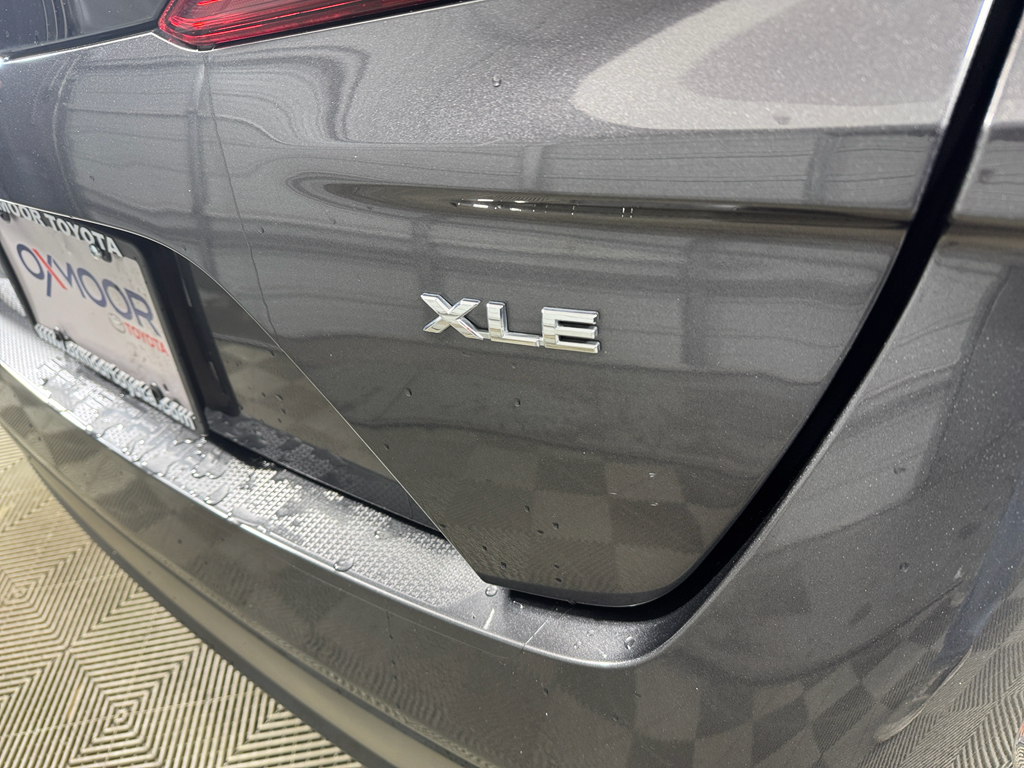 Vehicle image 11 of 30
