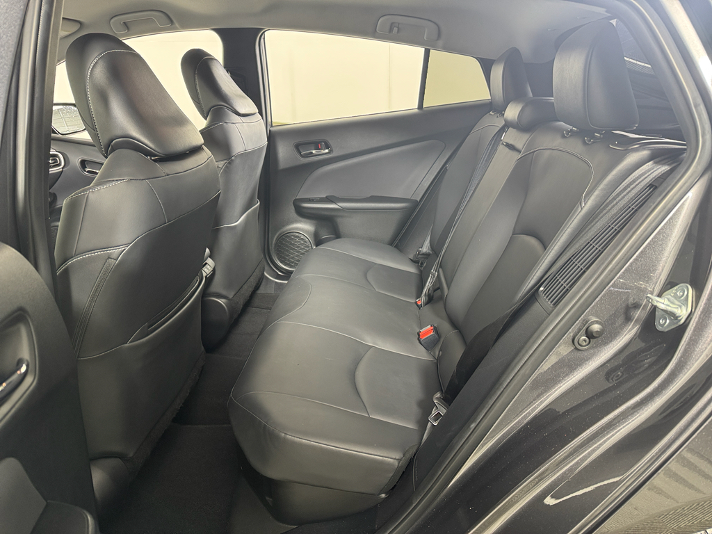 Vehicle image 28 of 30
