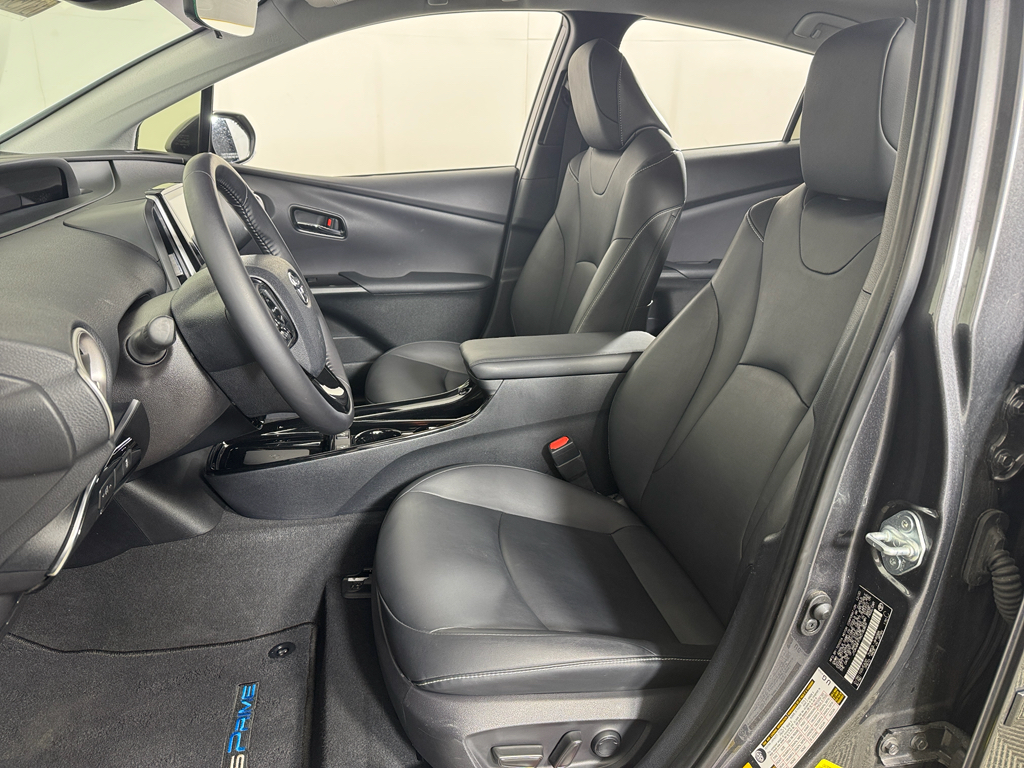 Vehicle image 13 of 30