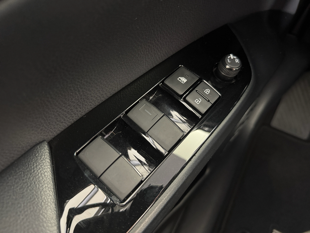 Vehicle image 26 of 30