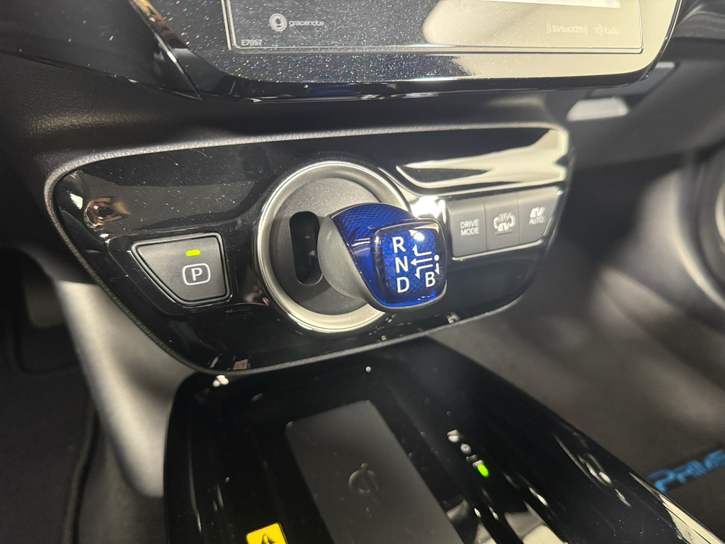 Vehicle image 24 of 30