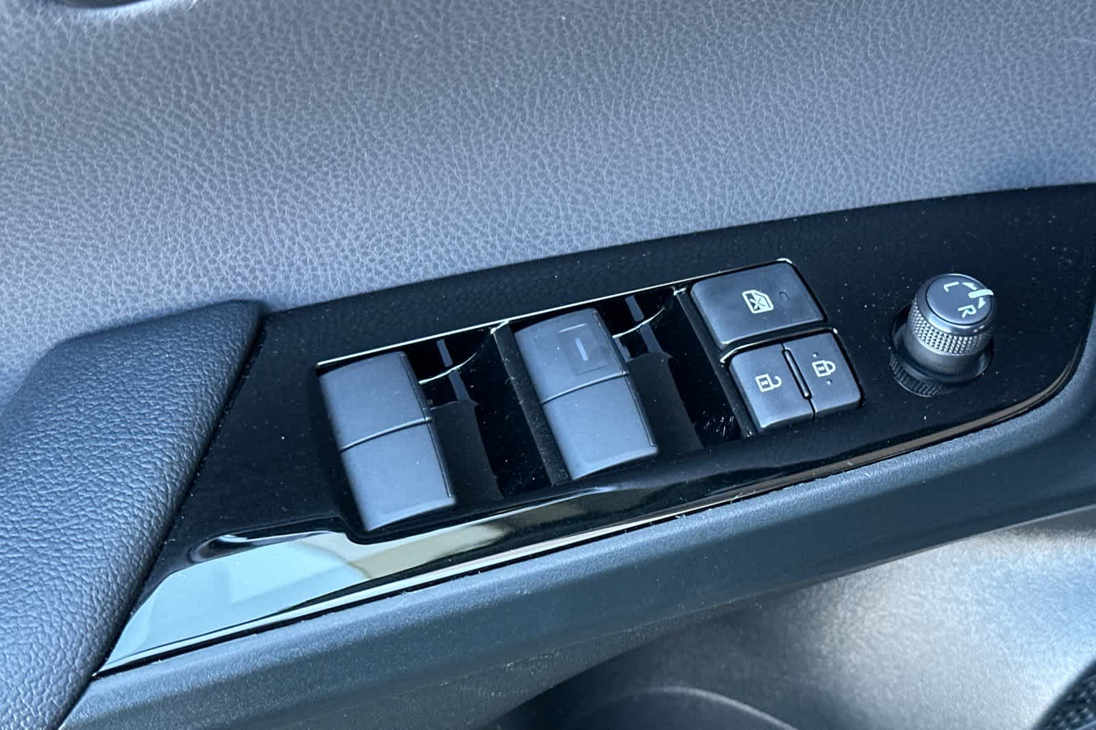 Vehicle image 14 of 30