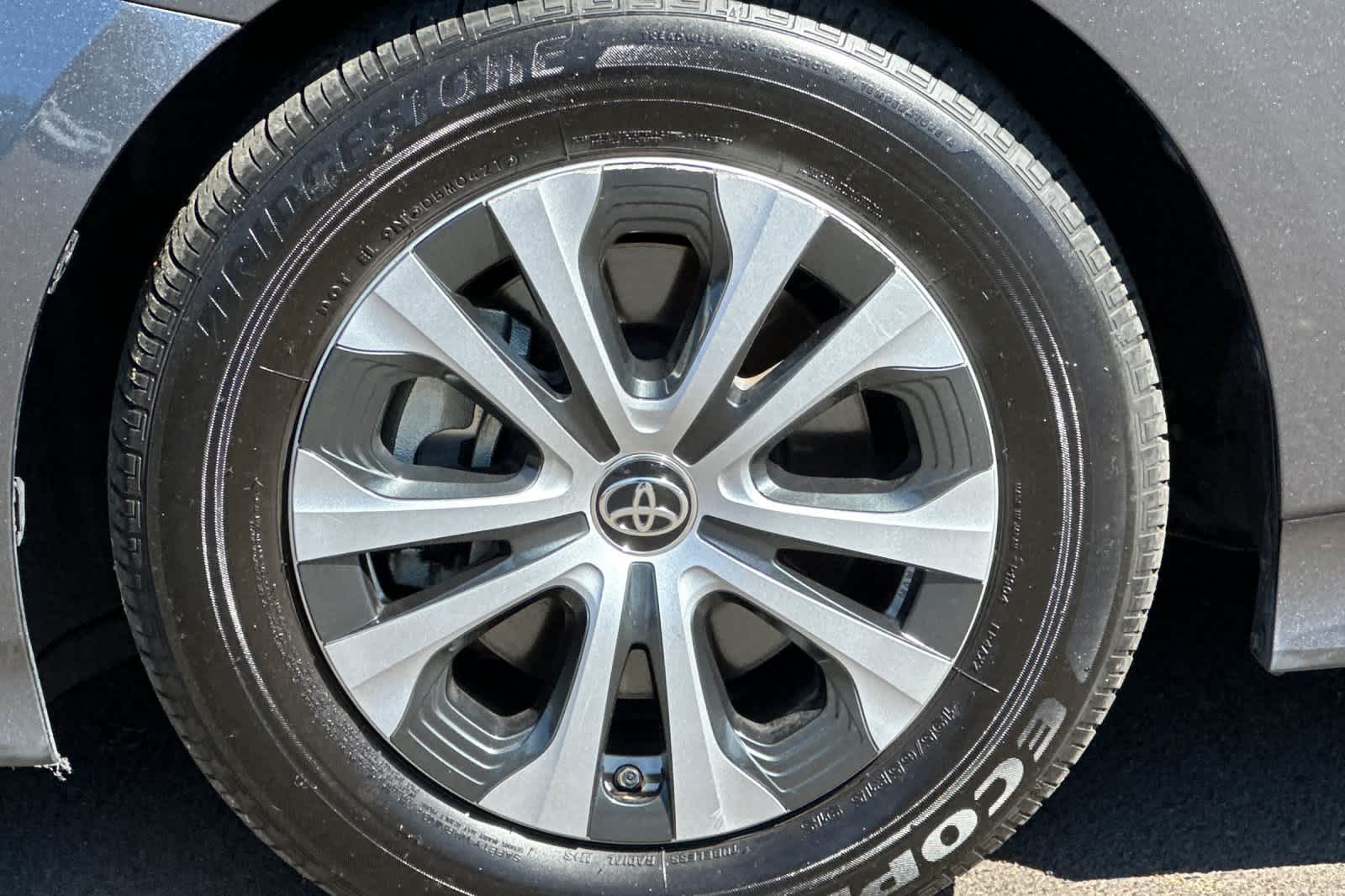 Vehicle image 27 of 30