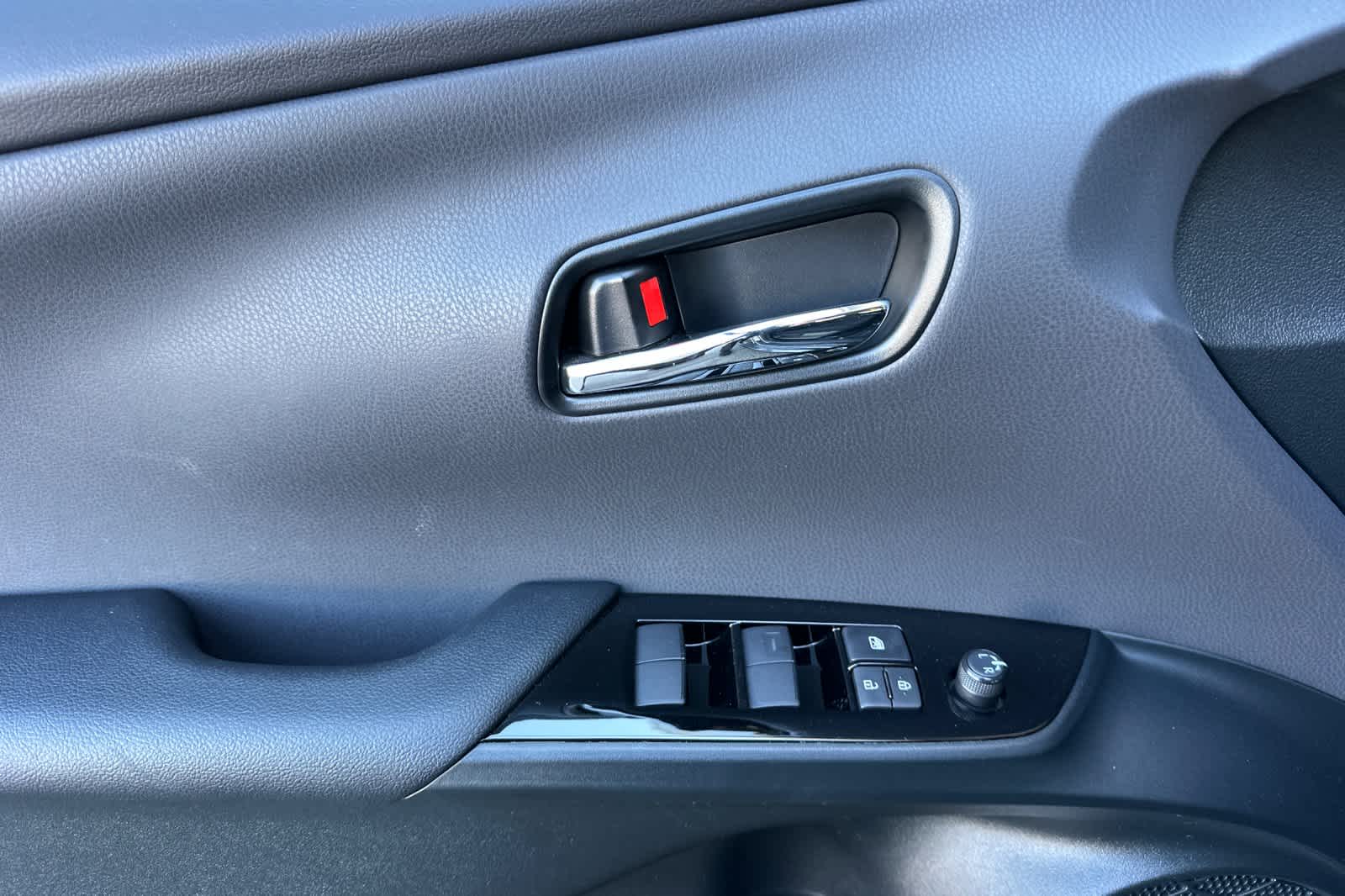 Vehicle image 13 of 30