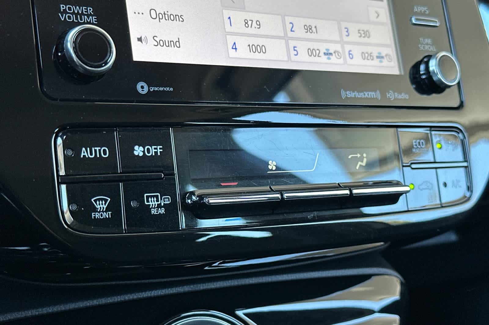 Vehicle image 21 of 30