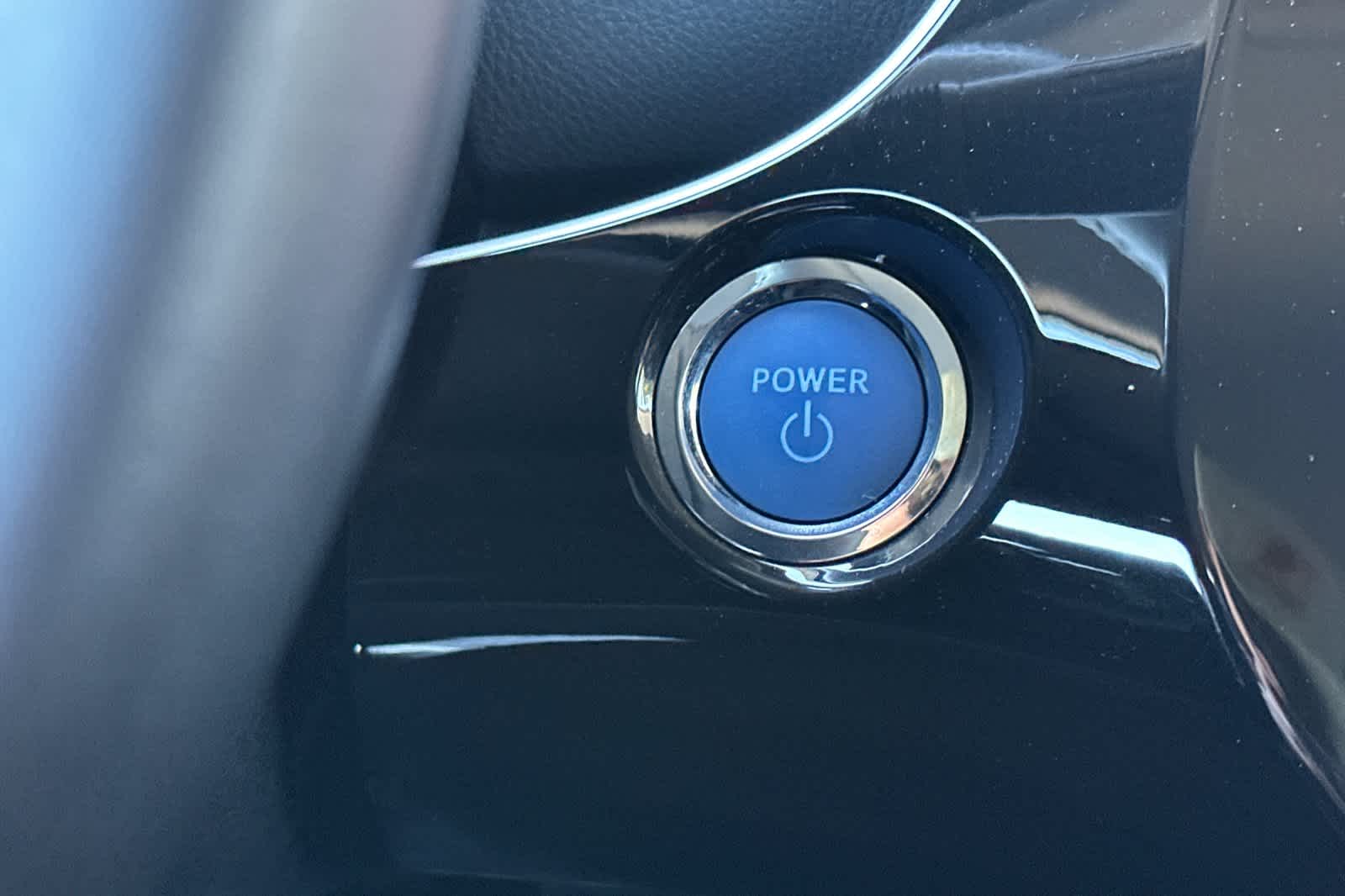Vehicle image 23 of 30