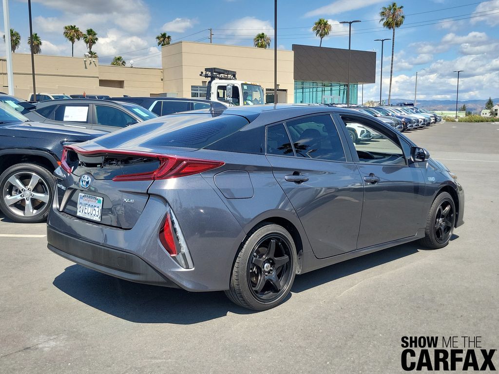 2021 Toyota Prius Prime XLE Image 3 of 29
