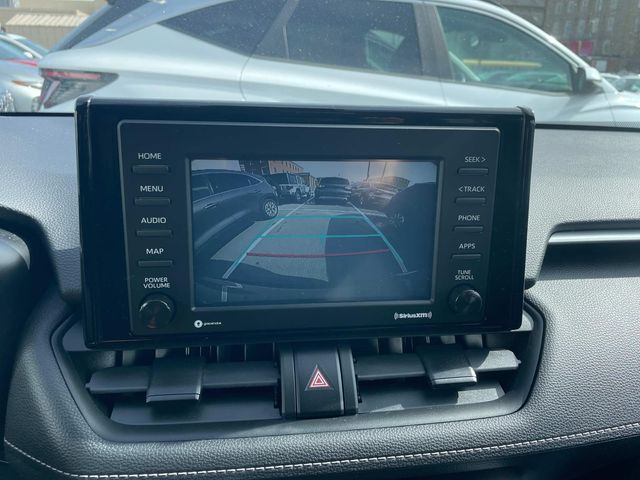 Vehicle image 22 of 33