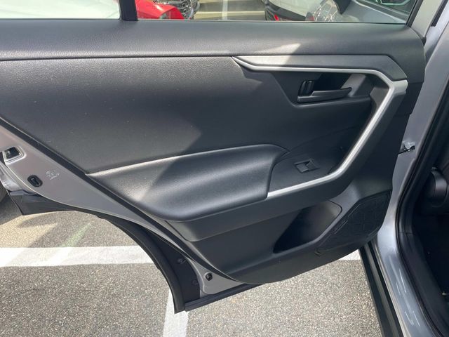 Vehicle image 16 of 33