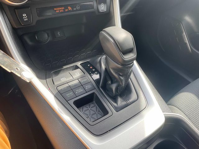 Vehicle image 24 of 33