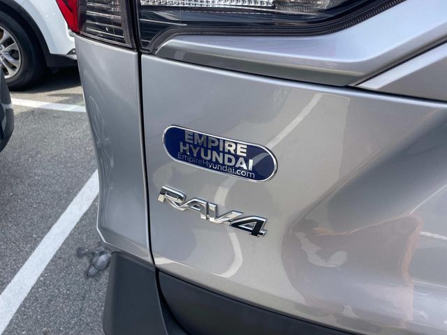 Vehicle image 7 of 33