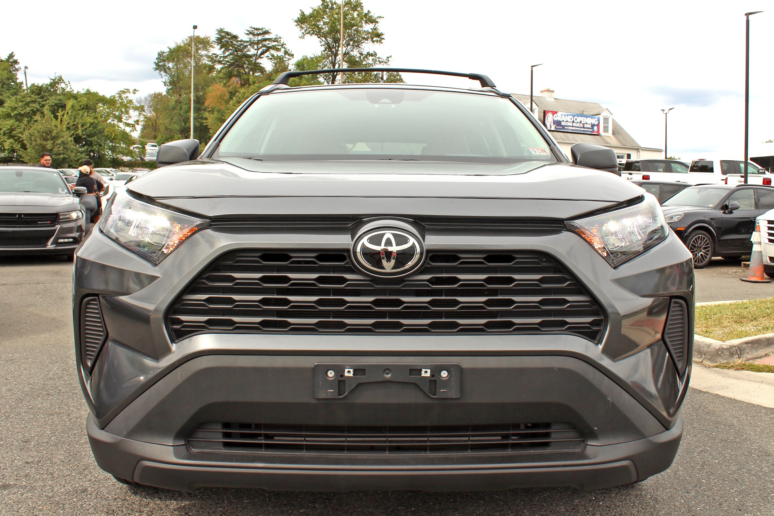 2021 Toyota RAV4 LE Image 2 of 15