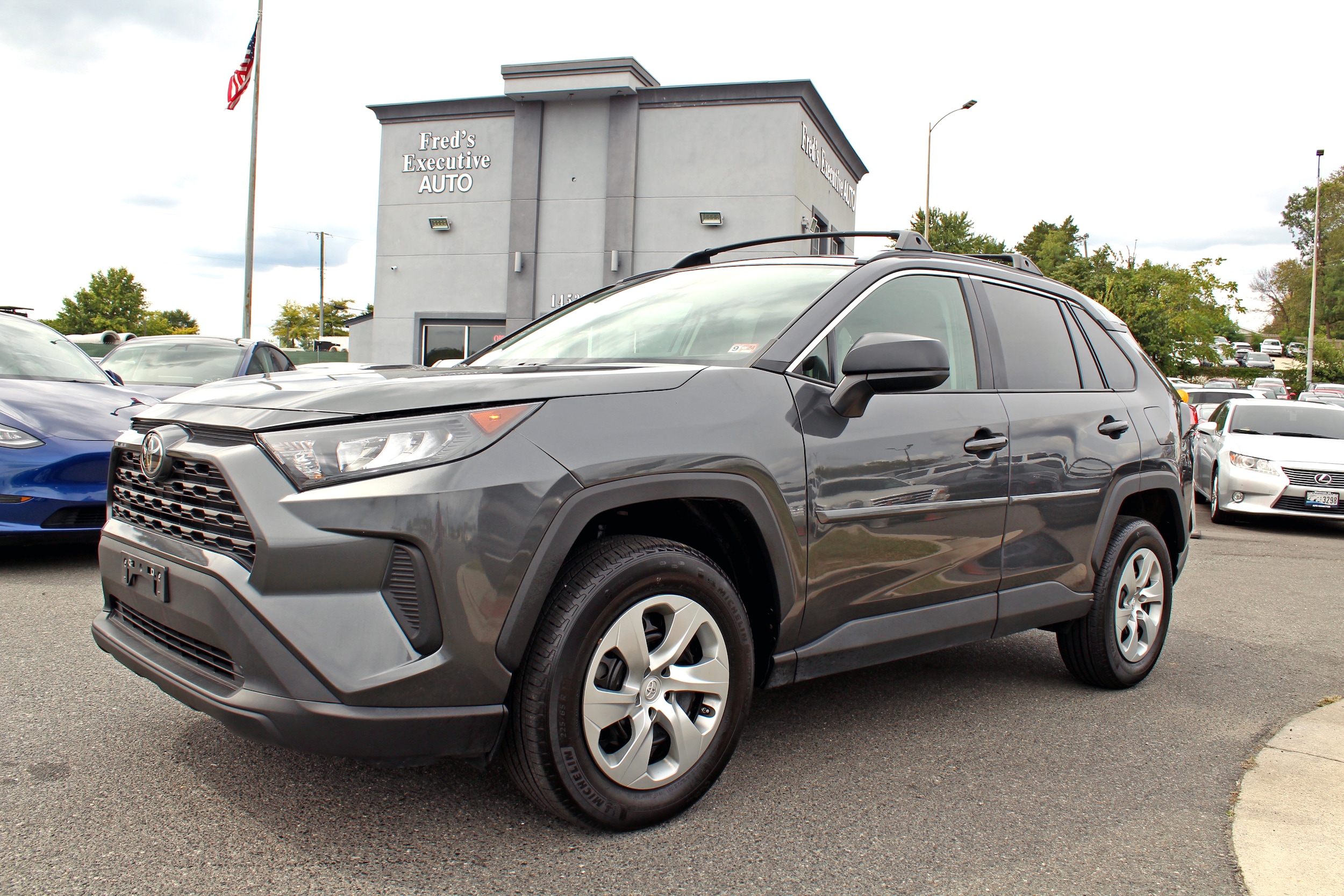 2021 Toyota RAV4 LE Image 1 of 15