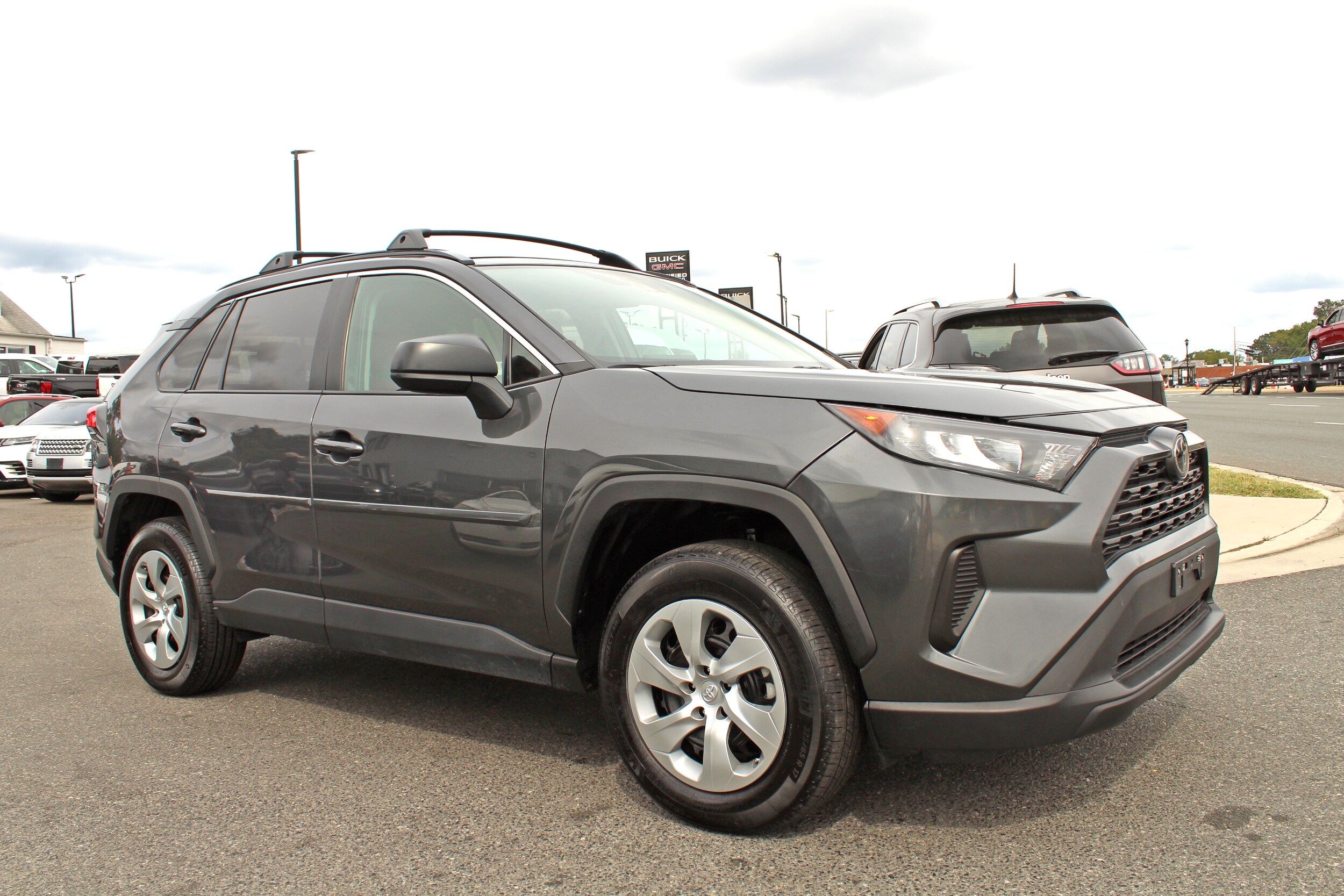 2021 Toyota RAV4 LE Image 3 of 15
