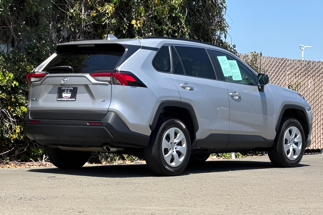 Vehicle image 41 of 44
