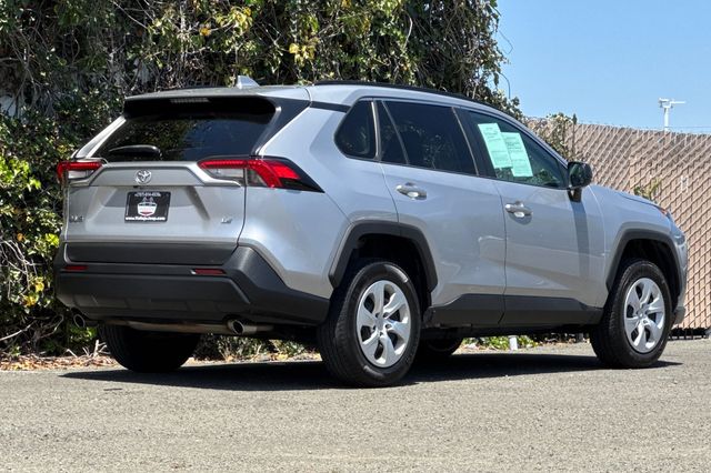 Vehicle image 6 of 44