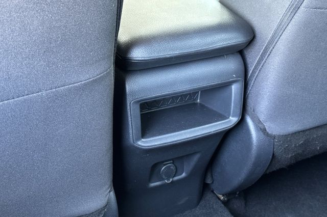 Vehicle image 16 of 44