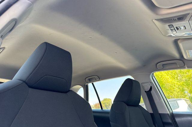 Vehicle image 21 of 44