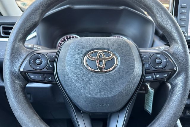 Vehicle image 27 of 44