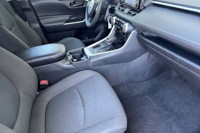 Vehicle image 20 of 44