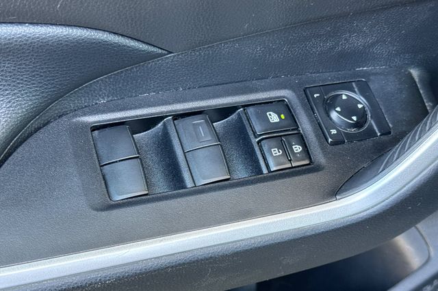 Vehicle image 14 of 44