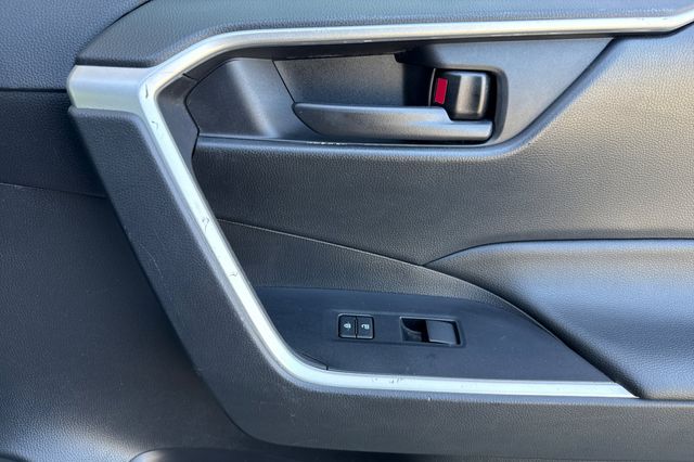Vehicle image 22 of 44