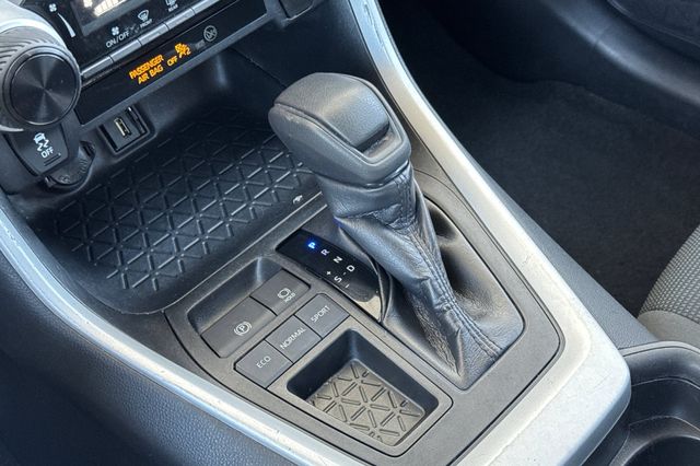 Vehicle image 26 of 44