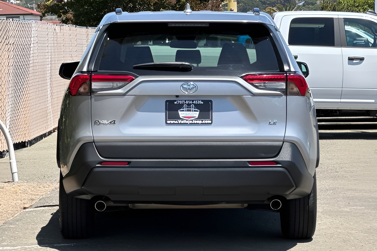 Vehicle image 42 of 44
