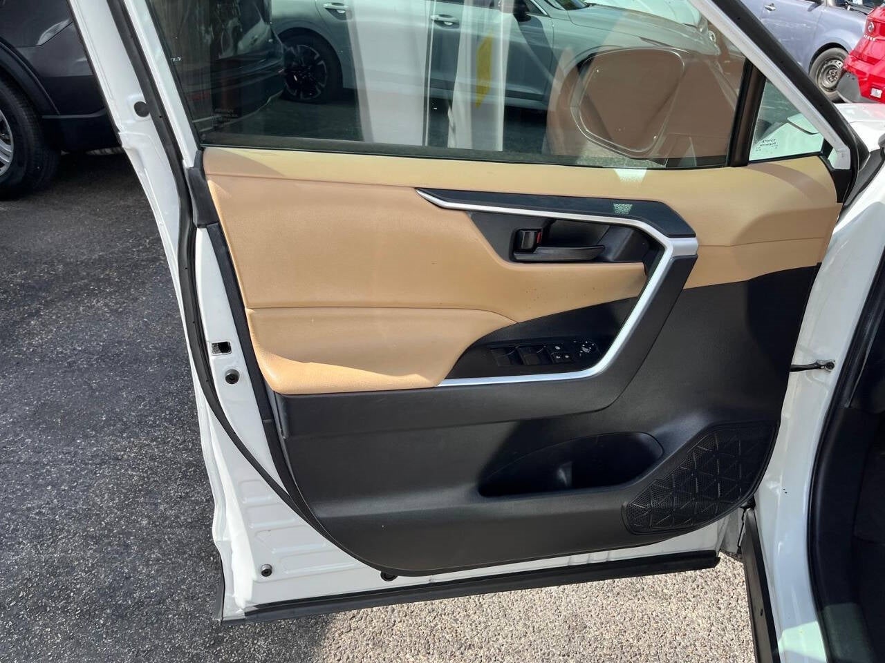Vehicle image 29 of 47