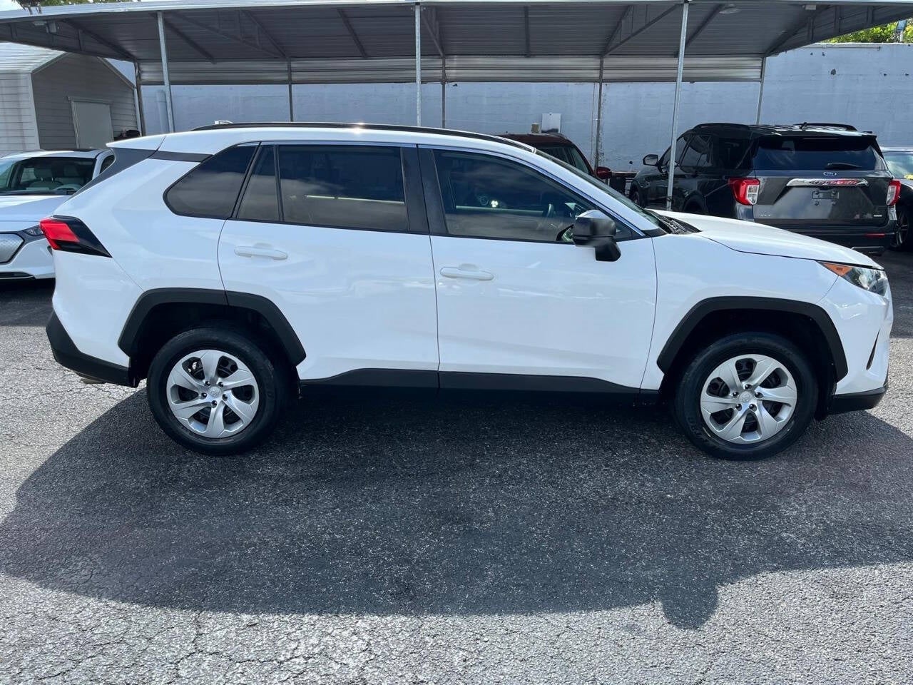 Vehicle image 7 of 47