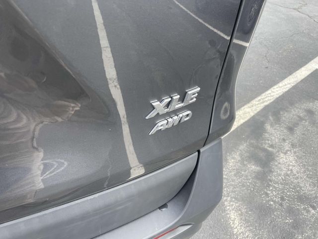 Vehicle image 10 of 33