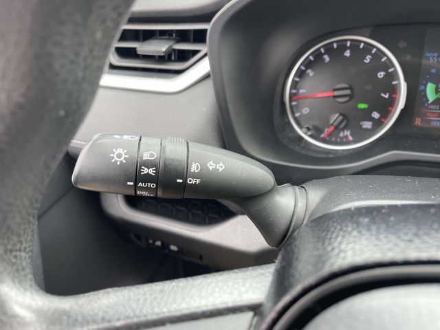 Vehicle image 31 of 33