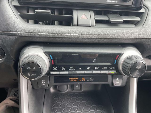 Vehicle image 24 of 33