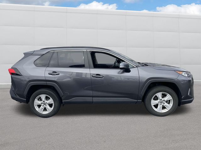 Vehicle image 4 of 33