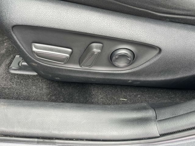 Vehicle image 19 of 33