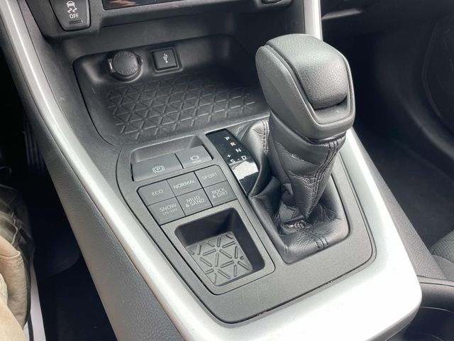 Vehicle image 25 of 33