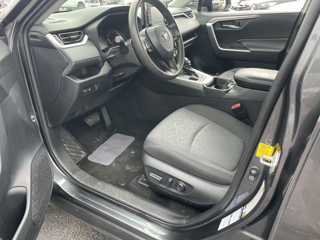 Vehicle image 17 of 33
