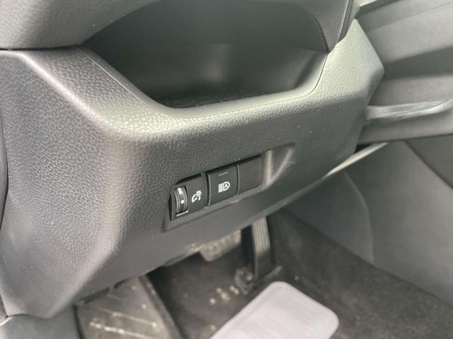 Vehicle image 21 of 33