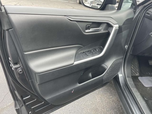 Vehicle image 18 of 33