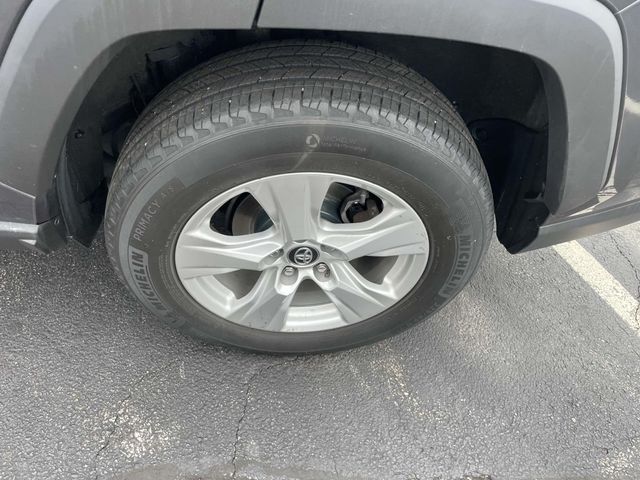 Vehicle image 13 of 33