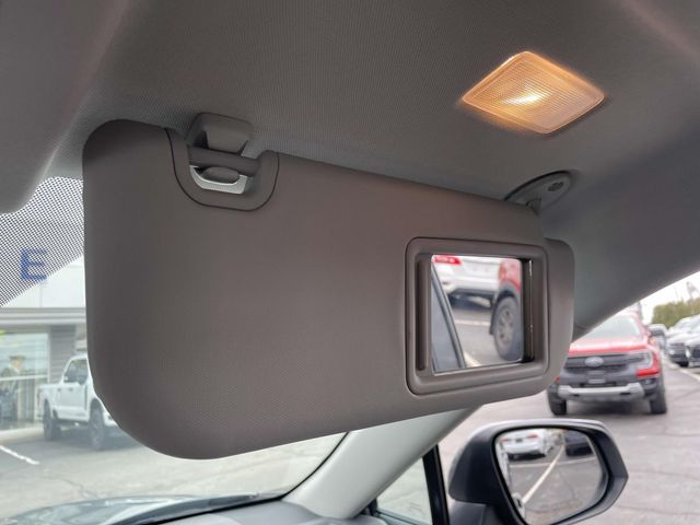 Vehicle image 27 of 33