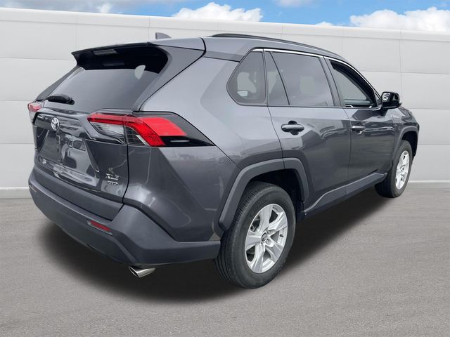 Vehicle image 5 of 33