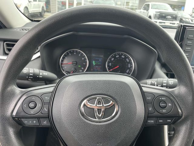Vehicle image 28 of 33