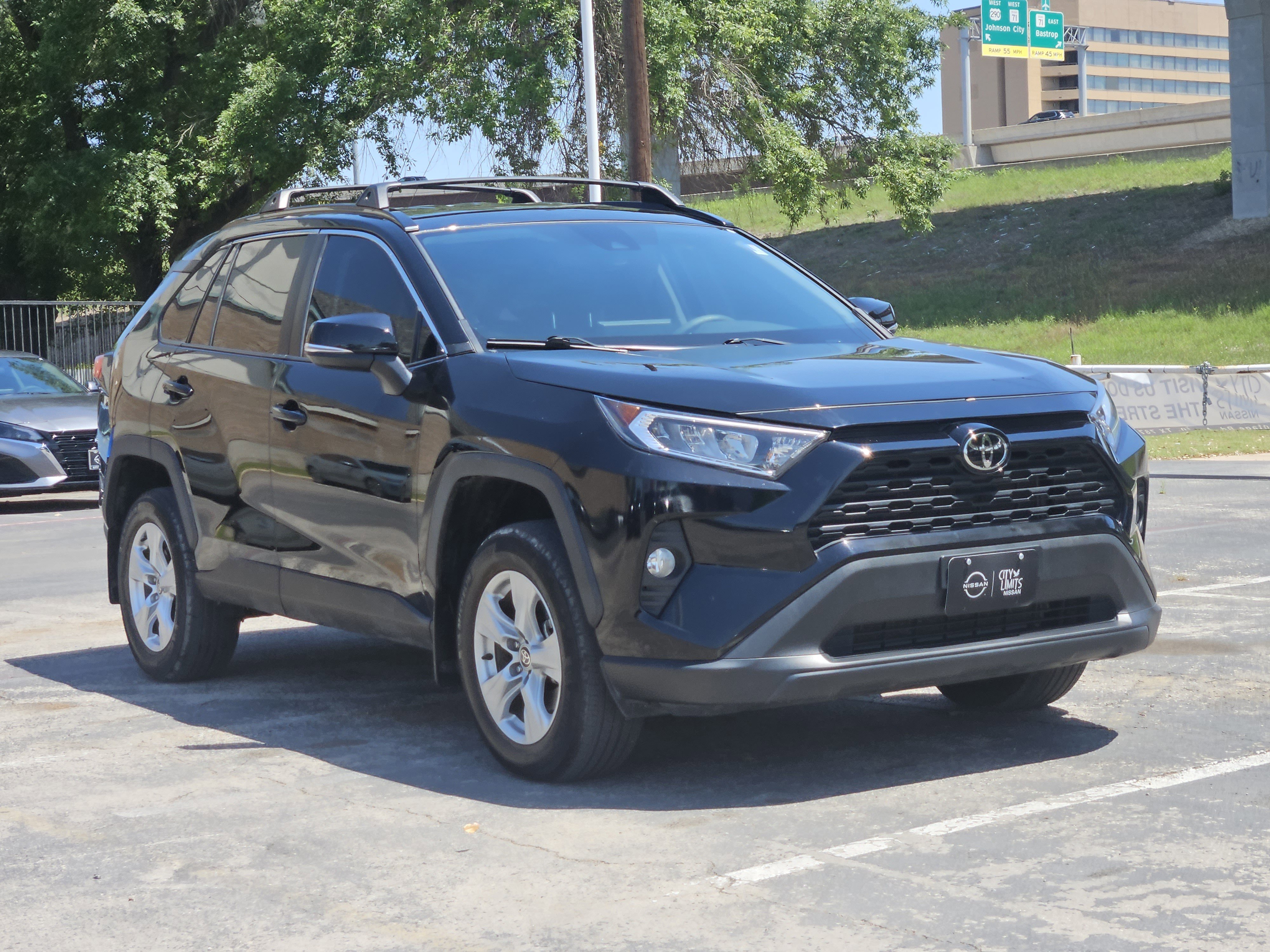 Vehicle image 4 of 22