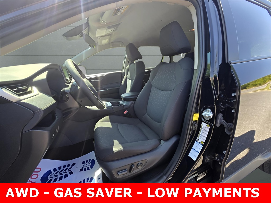 Vehicle image 9 of 35