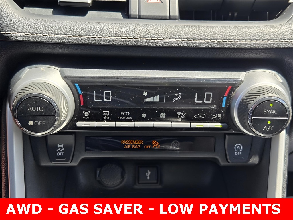 Vehicle image 21 of 35