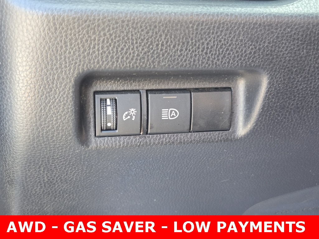 Vehicle image 27 of 35